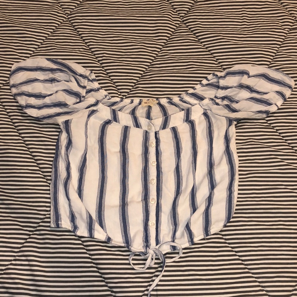 Hollister short sleeve blouse